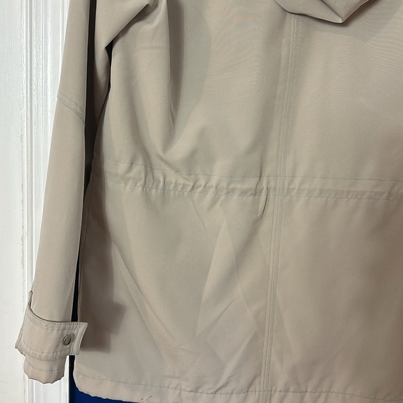 Women’s Liz Claiborne Tan Polyester Hooded Windbreaker Rain Jacket Size Small - Picture 9 of 13